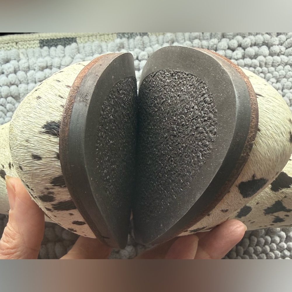 Matisse NWOT calf fur, white and dark brown. Made in Brazil 9M. In box. - Picture 11 of 15